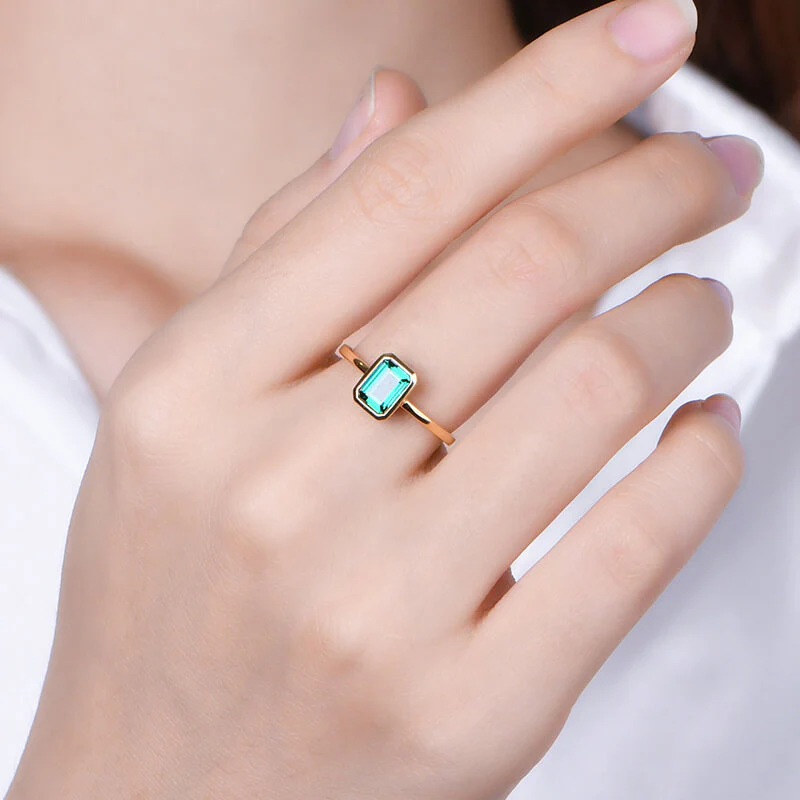 Solitaire Lab Emerald Bezel Sterling Silver Ring - Image 5